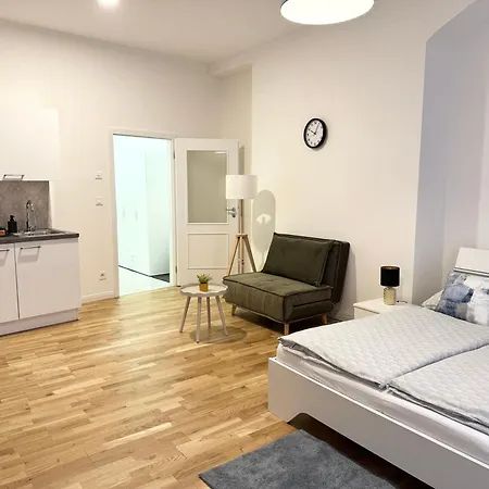 1 New Just Steps Away From Old Town And The Florence Bus Station 아파트 프라하
