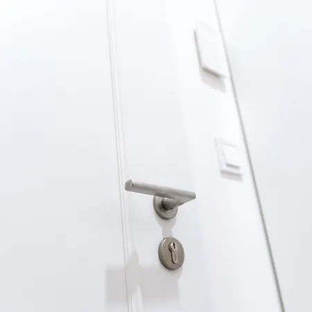 Apartamento 1 New Just Steps Away From Old Town And The Florence Bus Station