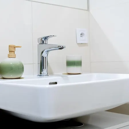 公寓 1 New Just Steps Away From Old Town And The Florence Bus Station 布拉格