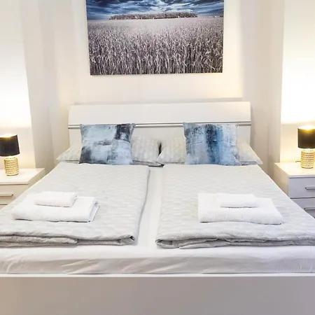 1 New Just Steps Away From Old Town And The Florence Bus Station Apartamento