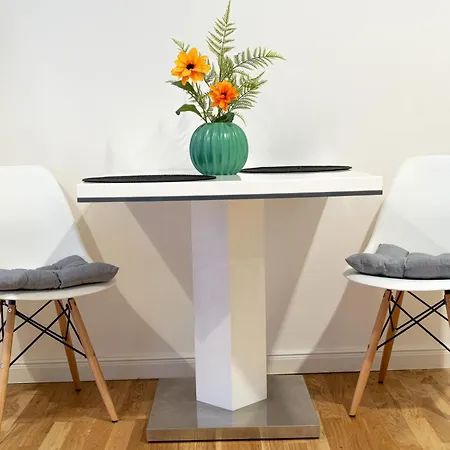 1 New Just Steps Away From Old Town And The Florence Bus Station Apartamento *