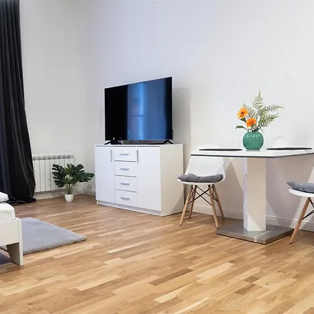1 New Just Steps Away From Old Town And The Florence Bus Station Apartamento *