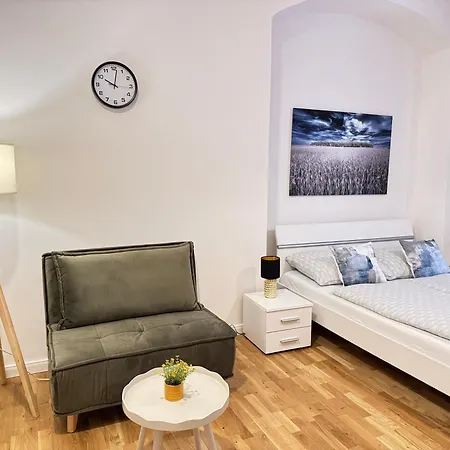 Apartamento 1 New Just Steps Away From Old Town And The Florence Bus Station *